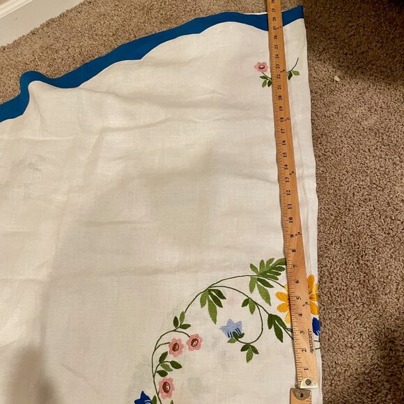 Vintage Round Linen Tablecloth Embroidered Floral Cottagecore Boho Farmhouse - Picture 6 of 6